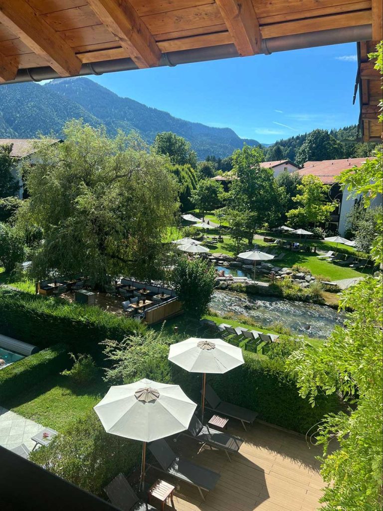 The perfect way to wrap up a day of strategy and teamwork with some bubbles and a photoshoot in beautiful scenery!